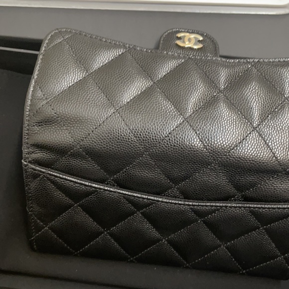 Chanel Caviar Quilted Medium Flap Black Gold: authenticity card, dust bag, box - Picture 4 of 8